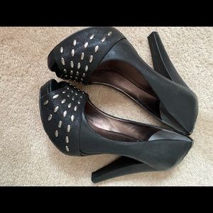 VINCE CAMUTO REAL LEATHER HEELS
